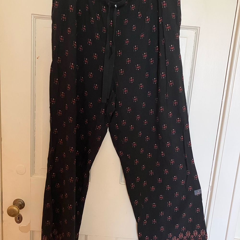 Women’s Black Patterned Lounge Pants